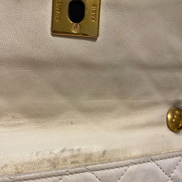 Vintage Chanel off-white leather gold plated flap bag! - Picture 7 of 16
